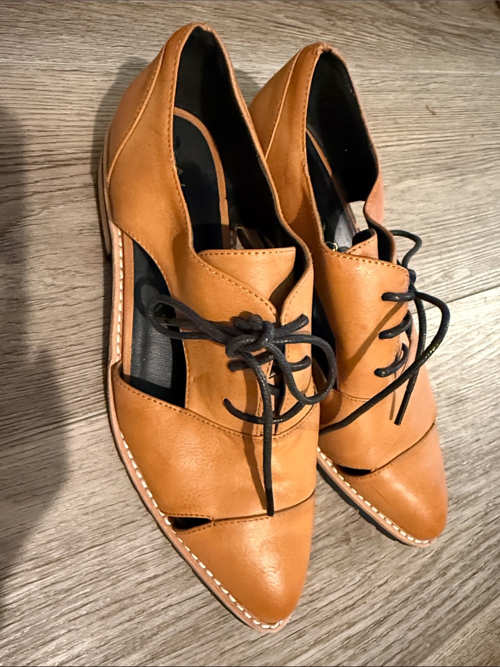 Aldo Tan Lace-Up Cutout Pointed-Toe Flats